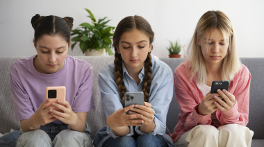 Pantallas y salud mental: alertan sobre vínculo con conductas suicidas en adolescentes