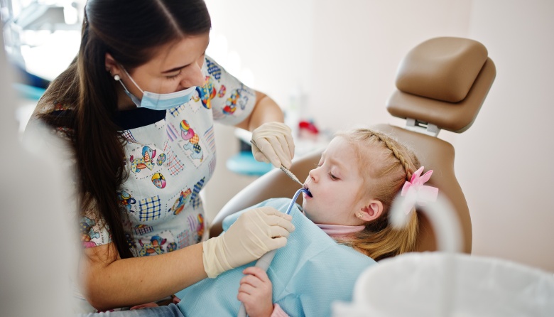 La visita al odontólogo desde una edad temprana, clave para dientes sanos 